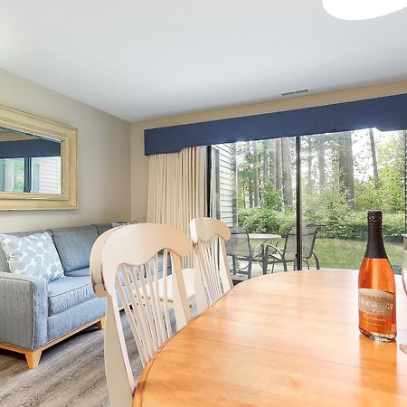 Beautiful 2 Bedroom Lakeside Condo At The Shores Травърс Сити Екстериор снимка